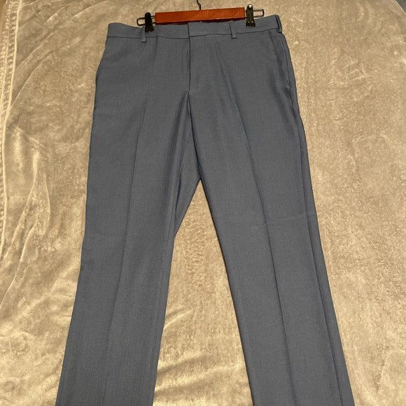 32x32 Blue Van Heusen Dress Pants (Slim Fit) - Picture 1 of 1